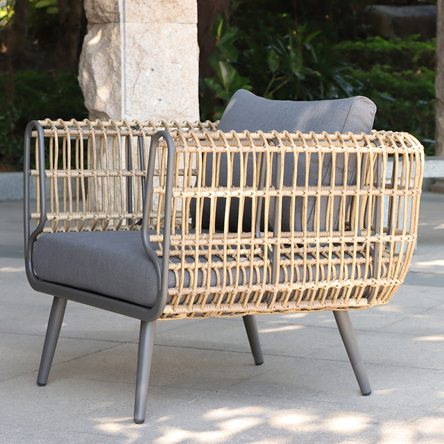 Sofá de vime ao ar livre personalizado para solário