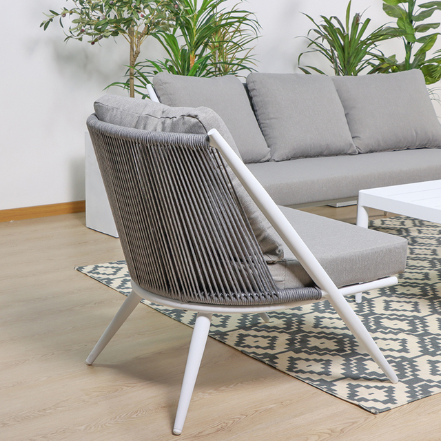 Sofá moderno para piscina ao ar livre com aceno de mão